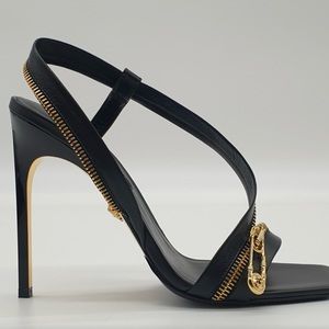 VERSACE BLACK SQUARE TOE ZIP SIZE 39